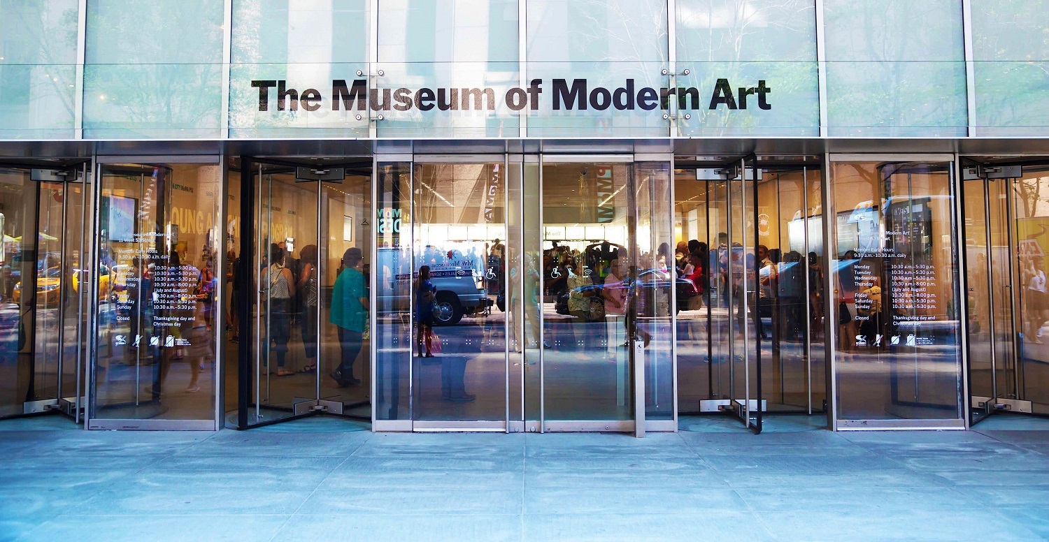 آشنایی با اجرای هنر در فضای باز توسط MOMA