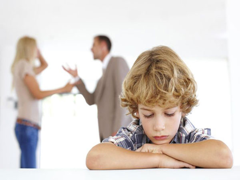 تاثیر بچه دار شدن بر والدین بدتر از طلاق و بیکاری است.
